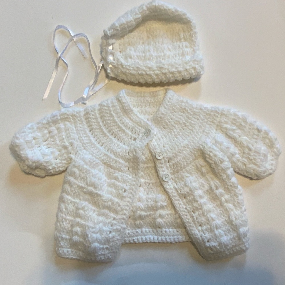 WHITE CROTCHET NEWBORN 2 PC HAT SWEATER RIBBON ADJUSTER BUTTONS DOWN FRONT SET